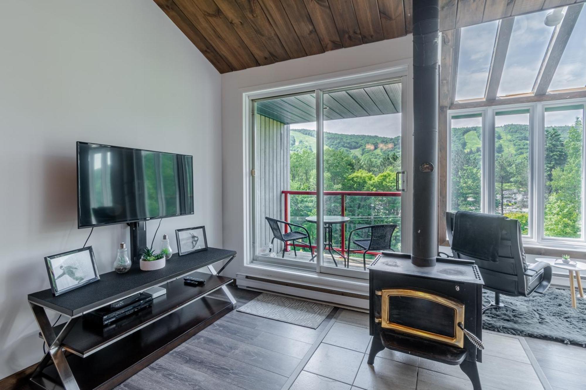 Superbe Condo Face Aux Pentes De Ski Stoneham!!! ภายนอก รูปภาพ