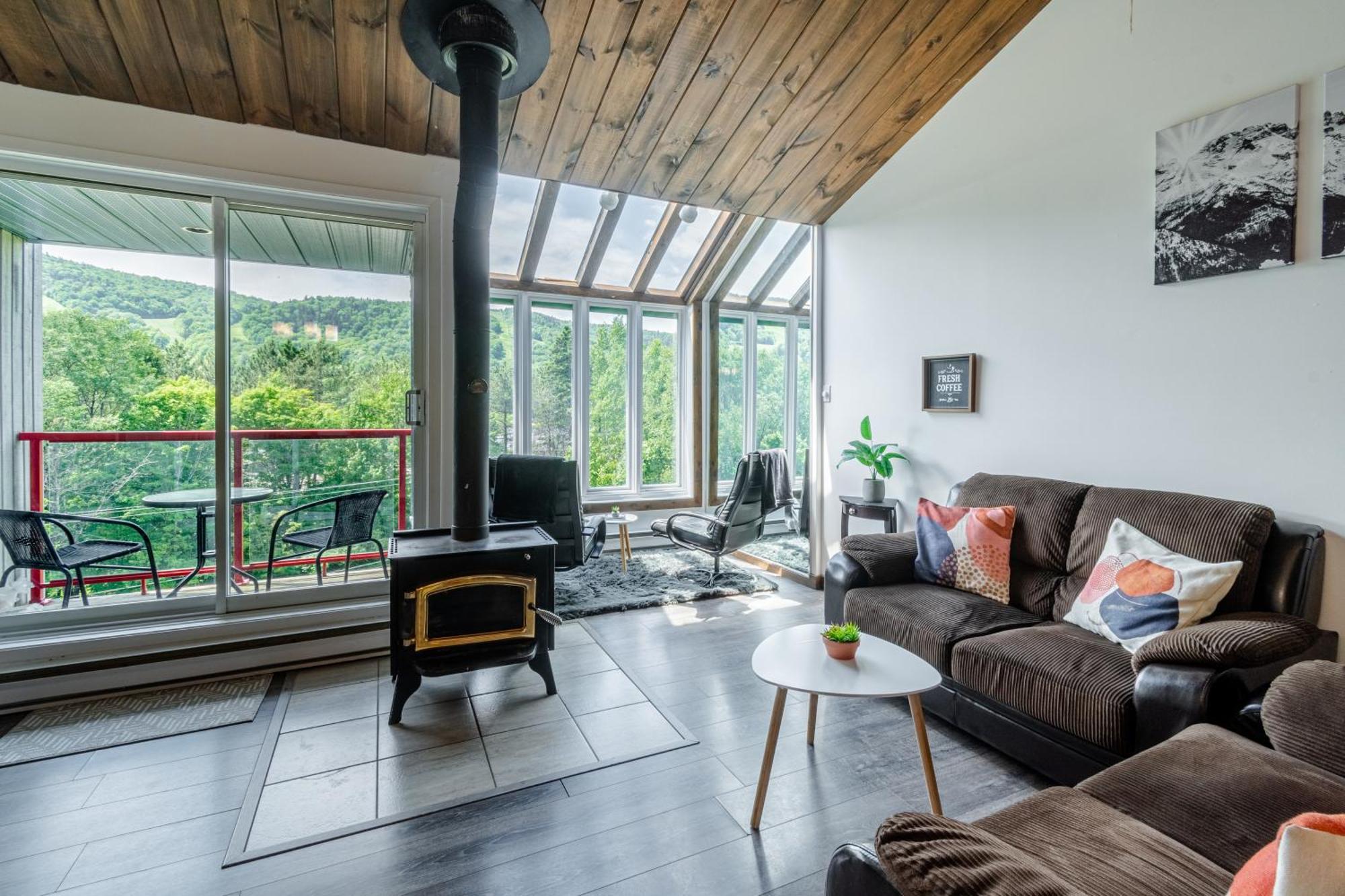 Superbe Condo Face Aux Pentes De Ski Stoneham!!! ภายนอก รูปภาพ